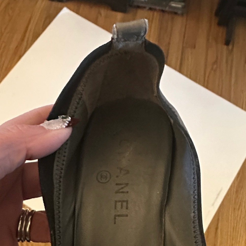 CHANEL Two-Tone Black and Gray Heels size 41 - Picture 10 of 10